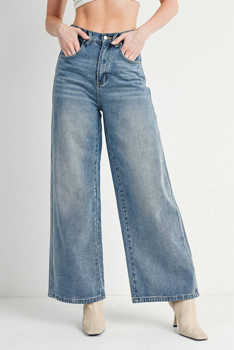 HIGH-RISE WIDE-LEG JEANS