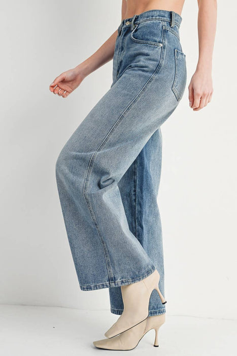 HIGH-RISE WIDE-LEG JEANS