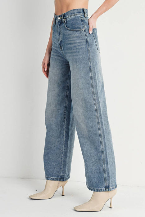 HIGH-RISE WIDE-LEG JEANS