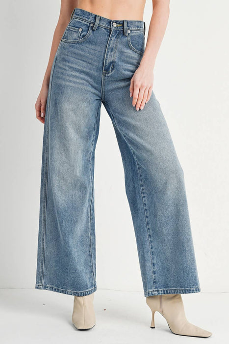 HIGH-RISE WIDE-LEG JEANS